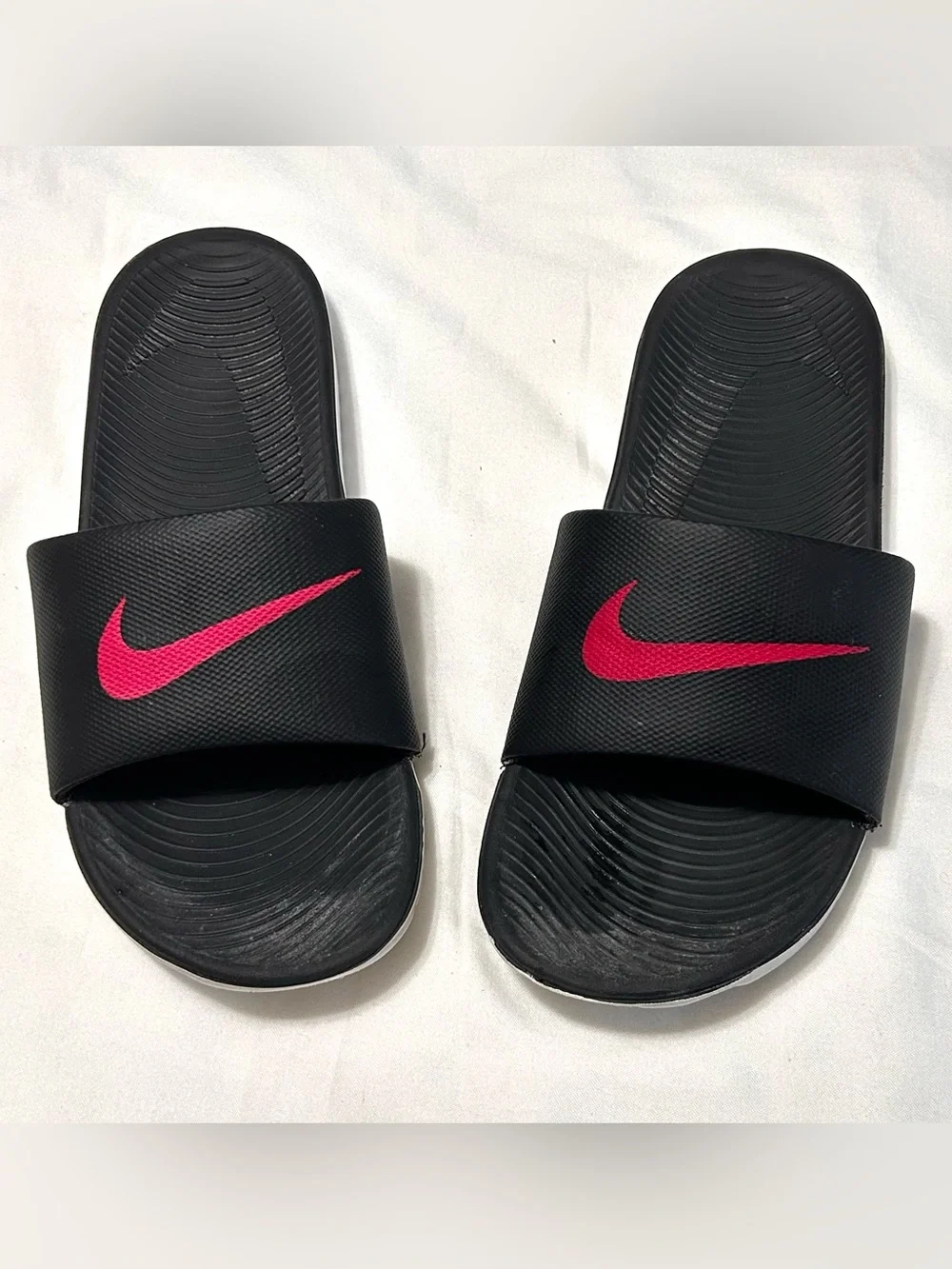 Nike Women's Black Slide Sandals with Hot Pink Swoosh Size 11 Excellent Cond.